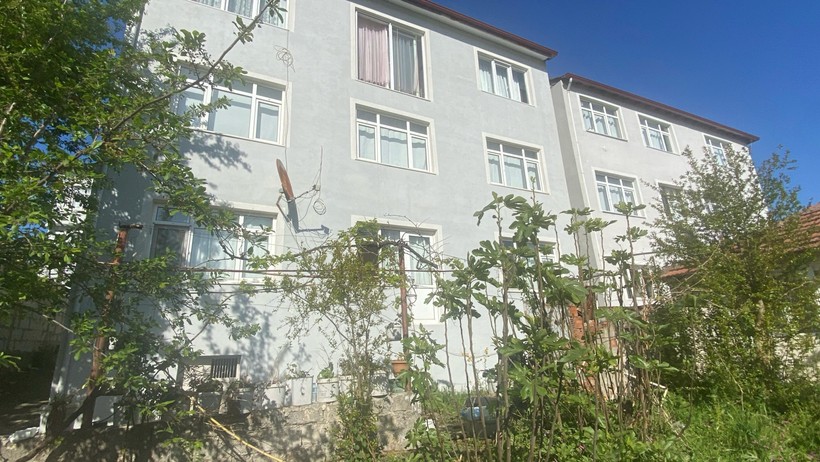Pencere kenarında yoğurt yiyordu... 5 yaşındaki çocuk 3. kattan düştü! - Resim : 4