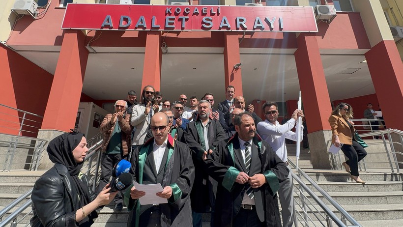 Zafer Partisi adliye önünden seslendi: “Sizden adalet dilenmiyoruz” - Resim : 1