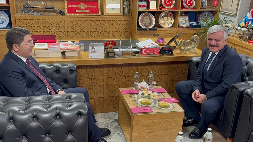 Adalet Bakanı Yılmaz Tunç'tan MHP'ye ziyaret - Resim : 1