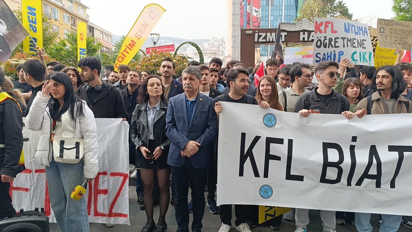 Liseliler öğretmenleri için yürüdü - Resim : 6