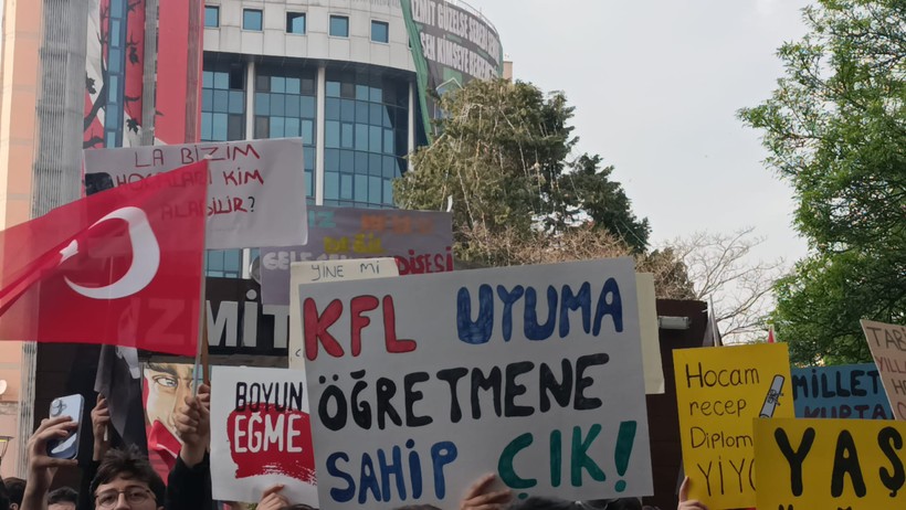 Liseliler öğretmenleri için yürüdü - Resim : 5