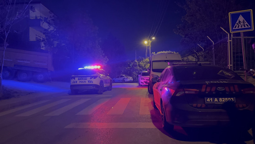 15 yaşındaki kızların kavgasında bıçaklar konuştu: 1 yaralı - Resim : 1