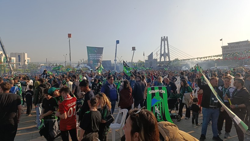 Taraftarın bekleyişi sürüyor! Maç sonrası eğlenceye devam - Resim : 4