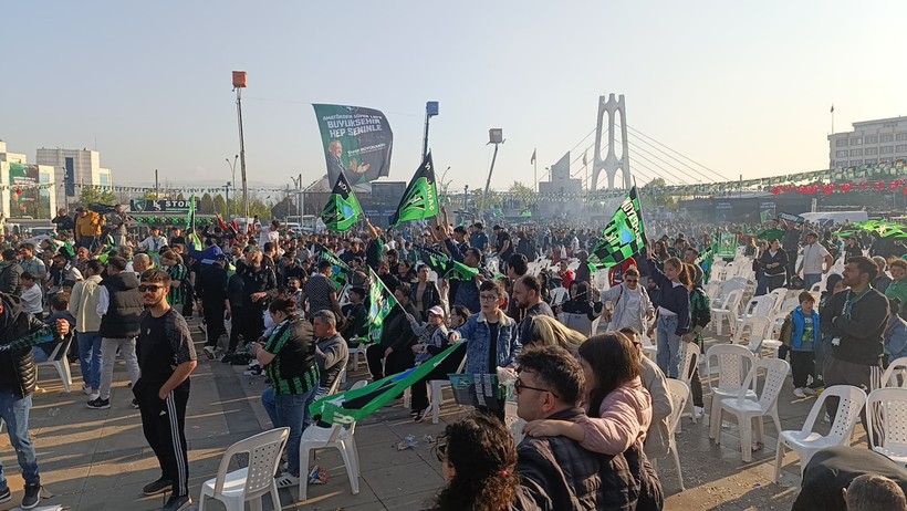 Taraftarın bekleyişi sürüyor! Maç sonrası eğlenceye devam - Resim : 3