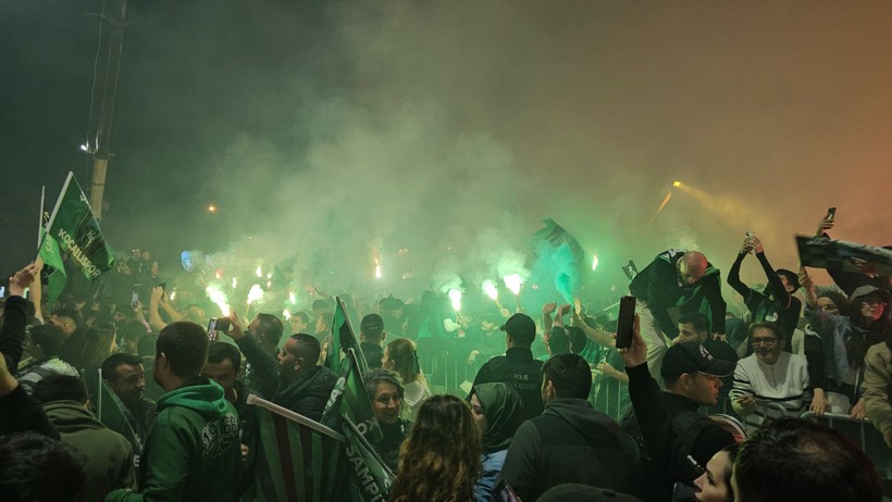 Taraftarın bekleyişi sona erdi! Şampiyonluk kutlamalarının zirve anı - Resim : 17