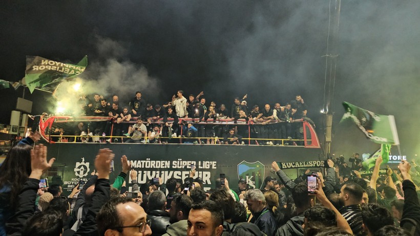 Taraftarın bekleyişi sona erdi! Şampiyonluk kutlamalarının zirve anı - Resim : 13