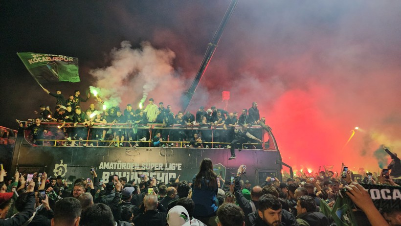 Taraftarın bekleyişi sona erdi! Şampiyonluk kutlamalarının zirve anı - Resim : 12