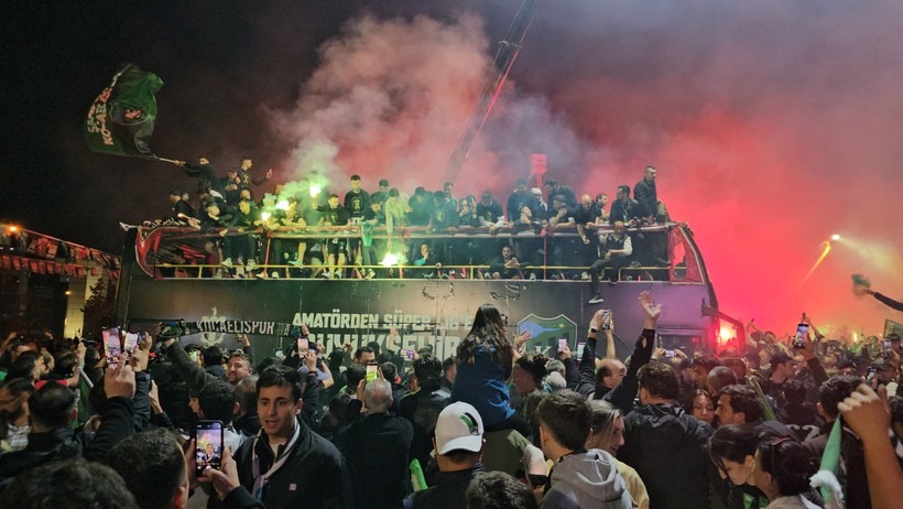 Taraftarın bekleyişi sona erdi! Şampiyonluk kutlamalarının zirve anı - Resim : 10