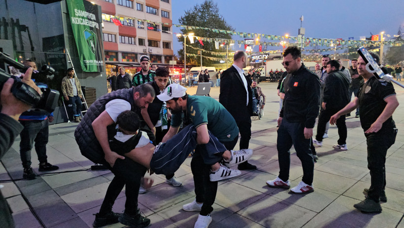 Genç taraftar kutlamalarda fenalaştı! - Resim : 1