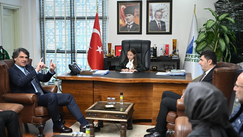 23 Nisan coşkusu her yerde: Kartepe Belediyesi'nde başkanlık koltuğu değişti! - Resim : 1