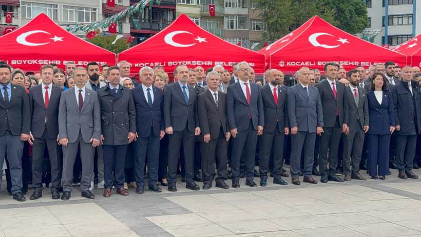 23 Nisan heyecanı meydana taşındı! Çelenk sunuldu - Resim : 2