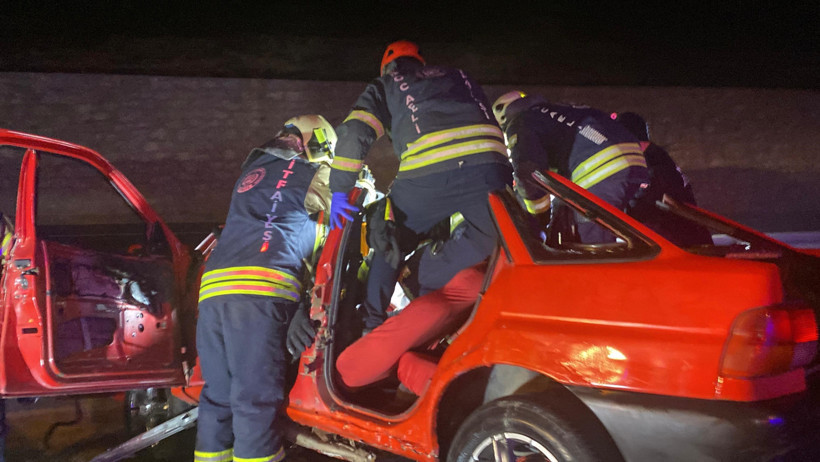 Bariyere çarpan otomobil iki arkadaşa mezar oldu! - Resim : 3