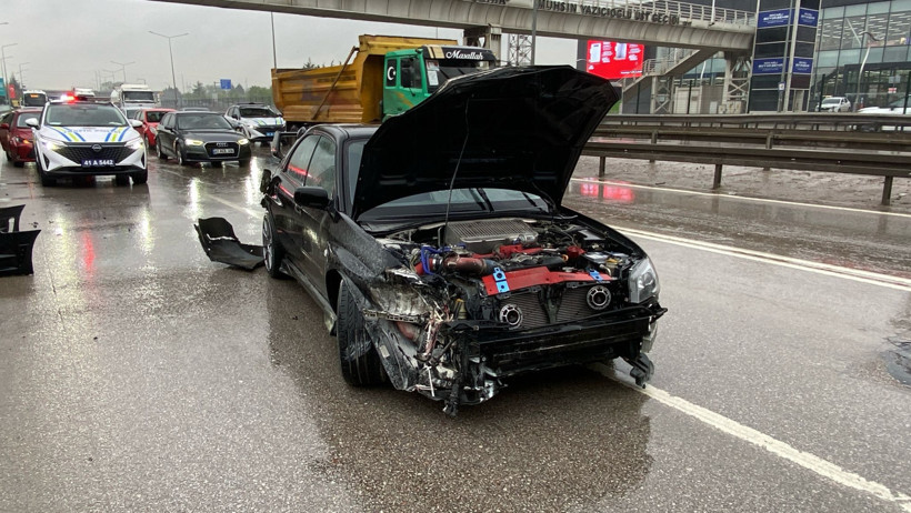 Yağan yağmur kazaya sebep oldu - Resim : 2