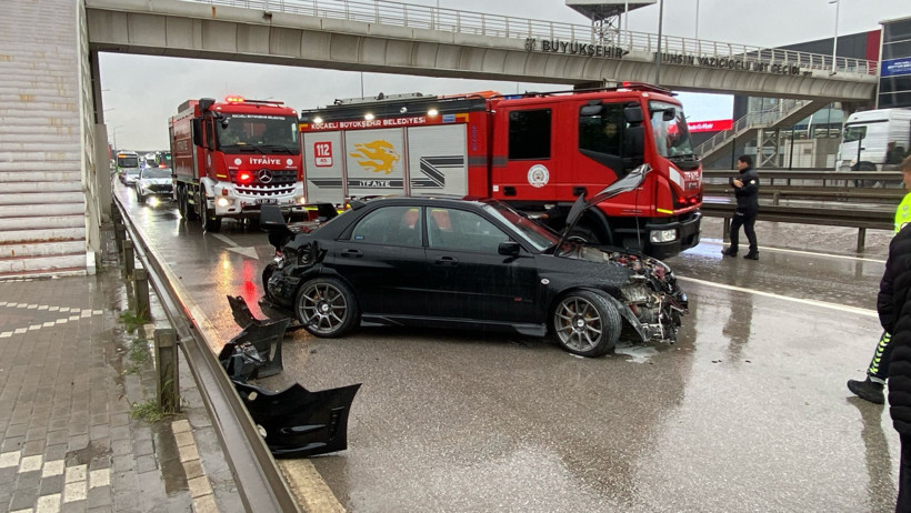 Yağan yağmur kazaya sebep oldu - Resim : 1
