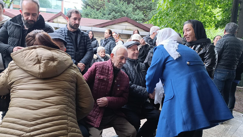 Sanatçı dostları yalnız bırakmadı! Serkan Keskin'in annesine son vedası - Resim : 8