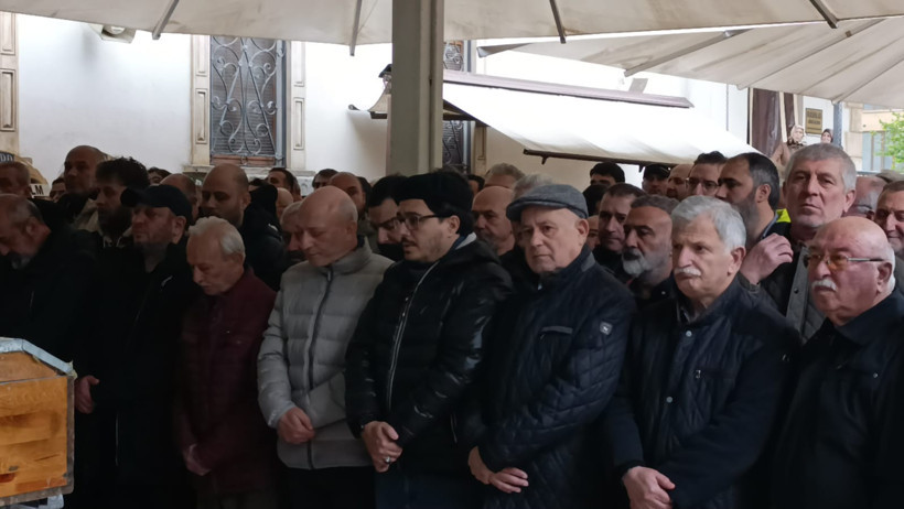 Sanatçı dostları yalnız bırakmadı! Serkan Keskin'in annesine son vedası - Resim : 4