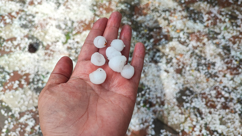 Ceviz büyüklüğünde dolu yağdı! - Resim : 1