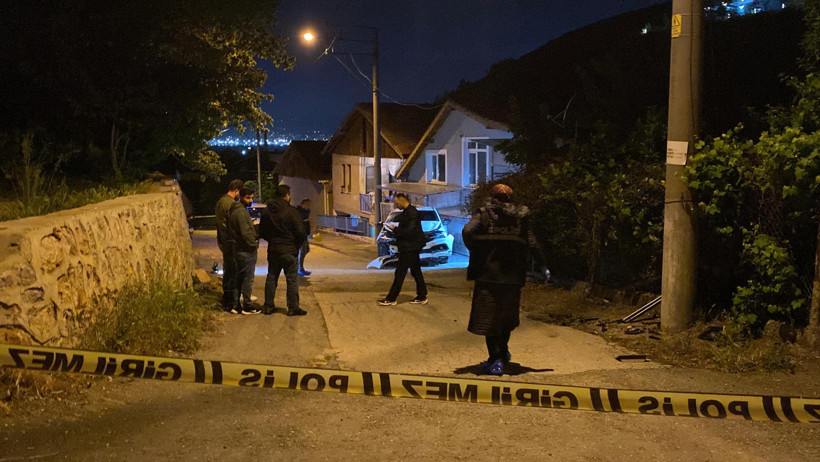 Nedeni henüz bilinmiyor... Otomobil kurşun yağmuruna tutuldu! - Resim : 2