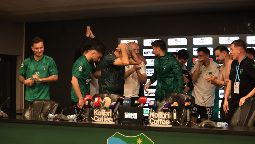 İsmet Taşdemir’den unutamayacağı basın toplantısı! Nasıl ıslandı belli değil! - Resim: 48