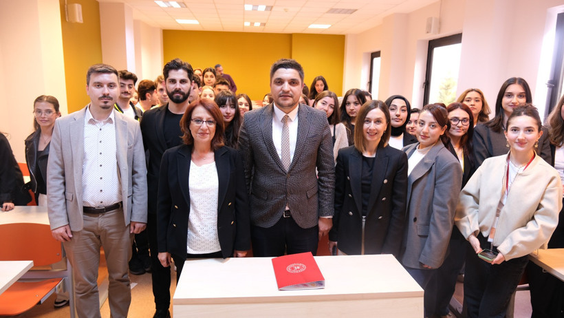 Ahmet Akçaalan iletişimci gençlerle buluştu: Vicdan terazinizin bozulmasına müsaade etmeyin - Resim : 3
