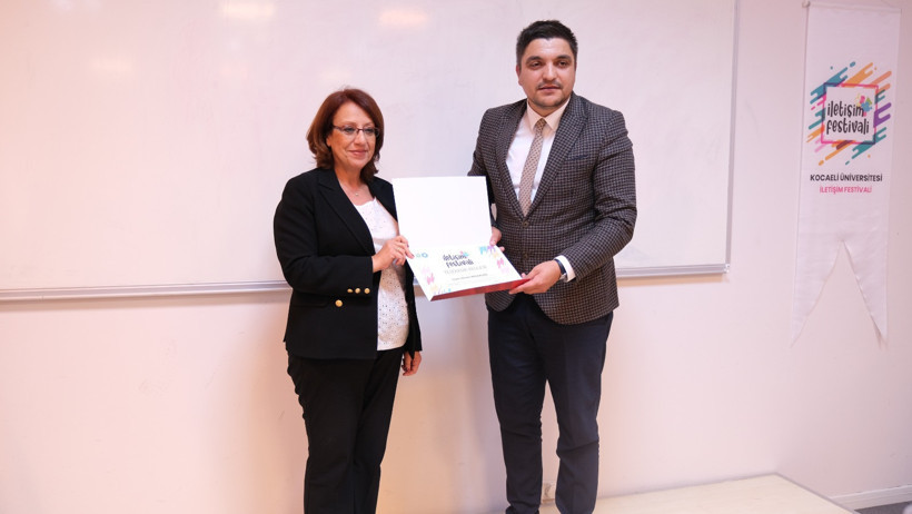 Ahmet Akçaalan iletişimci gençlerle buluştu: Vicdan terazinizin bozulmasına müsaade etmeyin - Resim : 8