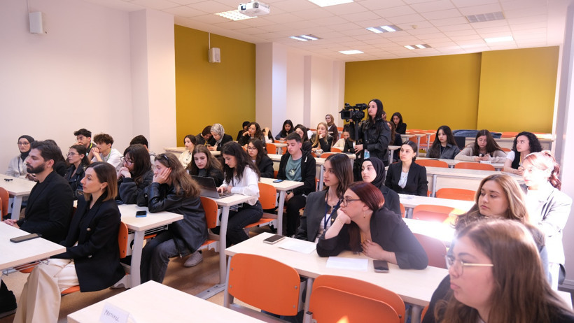 Ahmet Akçaalan iletişimci gençlerle buluştu: Vicdan terazinizin bozulmasına müsaade etmeyin - Resim : 11