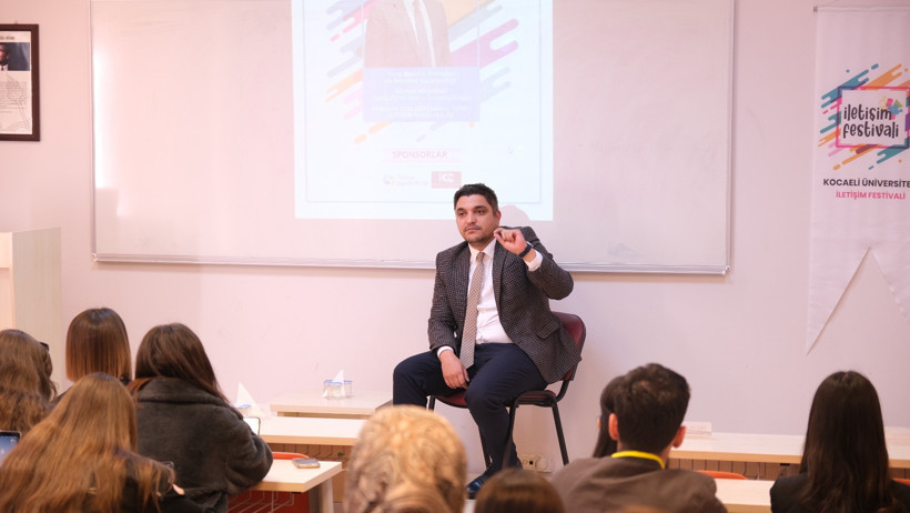 Ahmet Akçaalan iletişimci gençlerle buluştu: Vicdan terazinizin bozulmasına müsaade etmeyin - Resim : 1