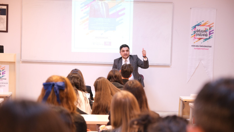 Ahmet Akçaalan iletişimci gençlerle buluştu: Vicdan terazinizin bozulmasına müsaade etmeyin - Resim : 14