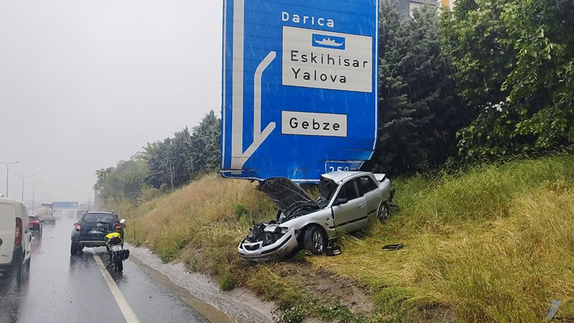 Kocaeli'de trafik kazası: Ulaşımı kilitledi! - Resim : 1