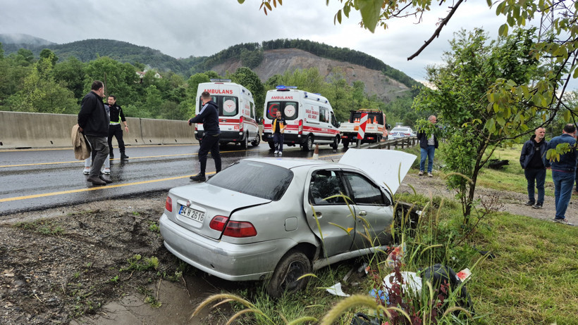 Feci kaza... Otomobil kanala uçtu! - Resim : 2