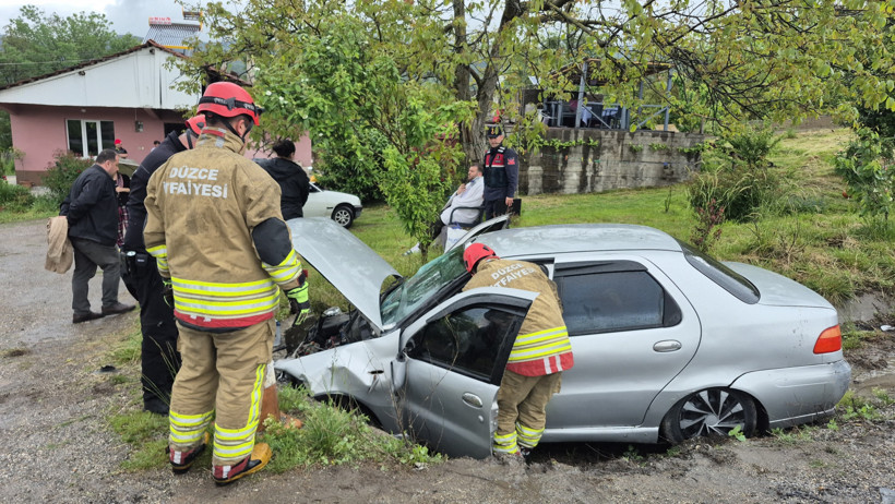Feci kaza... Otomobil kanala uçtu! - Resim : 1