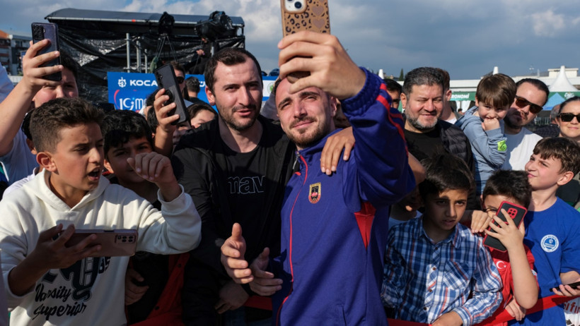 KADM Futbol ekibi gençlerle buluştu! - Resim : 5