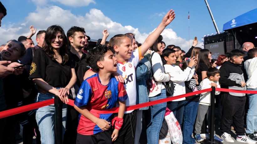 KADM Futbol ekibi gençlerle buluştu! - Resim : 2
