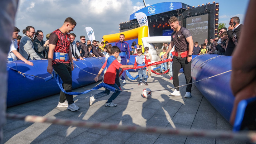 KADM Futbol ekibi gençlerle buluştu! - Resim : 1