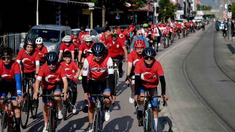 Kocaelili vatandaşlar 19 Mayıs ruhu ile pedalları çevirdi - Resim : 2