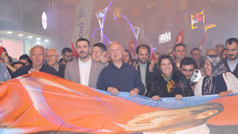 Karamürsel'de coşku eksik olmadı: Rengarenk 19 Mayıs kutlamaları! - Resim : 1