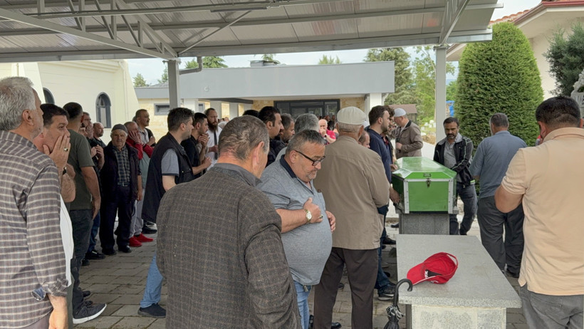 Kocaeli'deki kazada hayatını kaybetmişti...Son yolculuğuna uğurlandı - Resim : 1