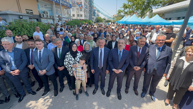 AK Parti bayramlaşmasında gündem Filistin: Çocuklar ve kadınlar bayramlıkları yerine kefen giyiyor - Resim : 2