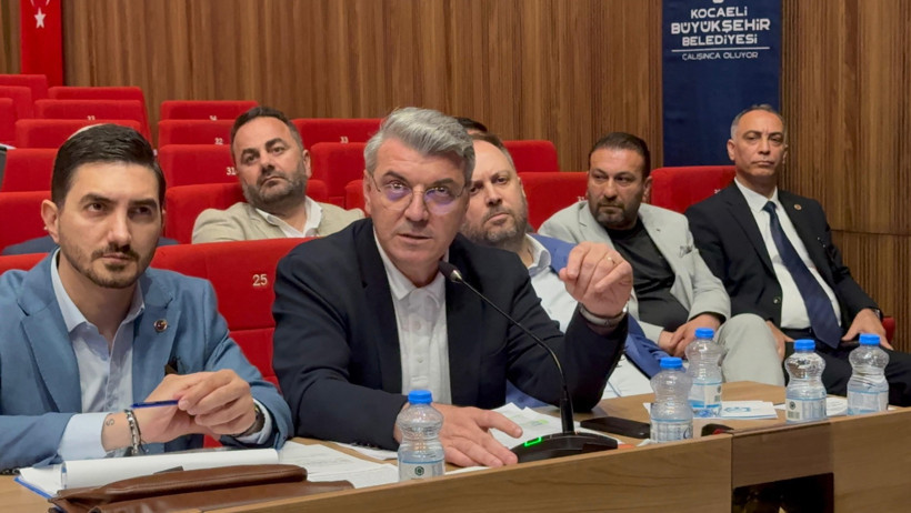 Metro durakları tartışması! “Denizden yürüyerek geçsem yüzme bilmiyor diyeceksiniz” - Resim : 2