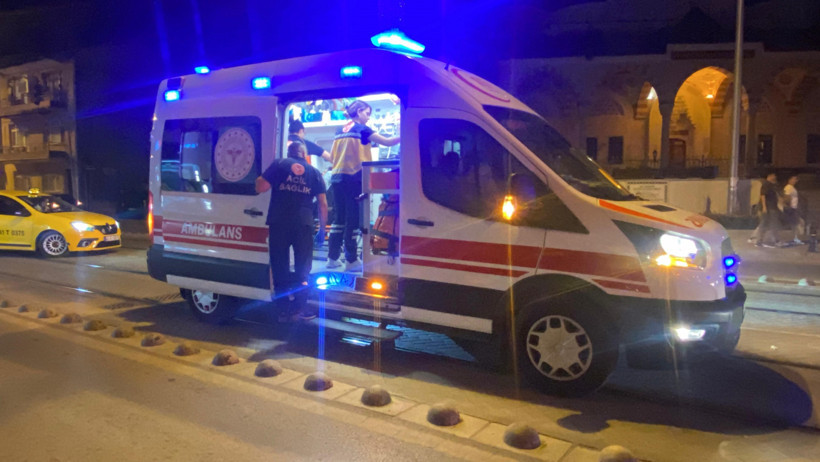 Alkollü sürücü tramvay yoluna daldı: Yaralılar var! - Resim : 4