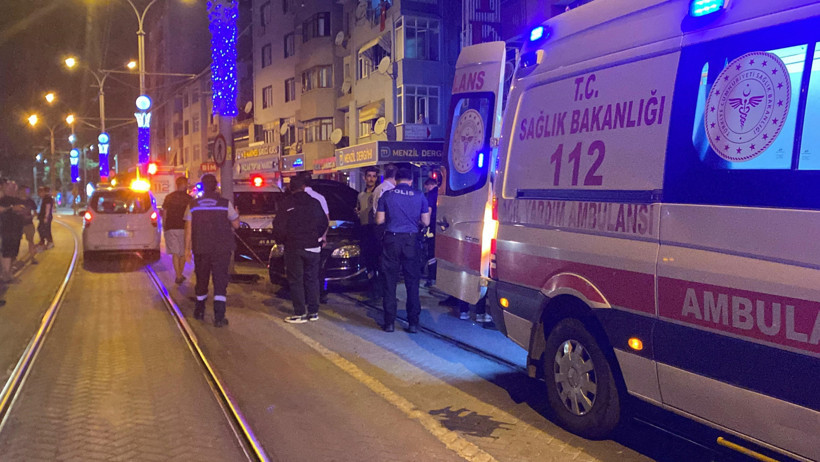 Alkollü sürücü tramvay yoluna daldı: Yaralılar var! - Resim : 3