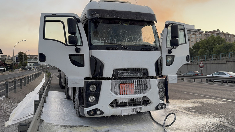 D100 Karayolu'nda korku dolu anlar... Gaz yüklü tanker alev aldı! - Resim : 1