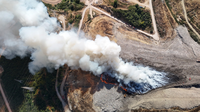 İZAYDAŞ'ta çıkan yangın havadan görüntülendi - Resim : 3
