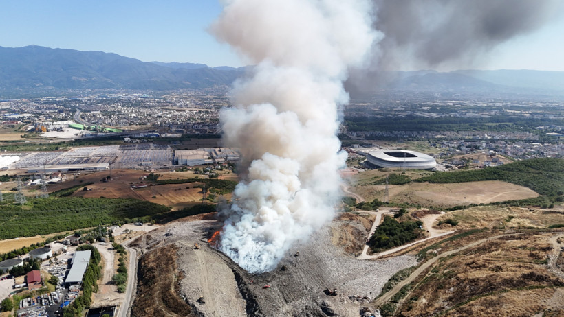 İZAYDAŞ'ta çıkan yangın havadan görüntülendi - Resim : 2