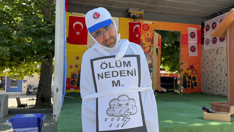 “Ölüm nedeni” Hükümetin zam teklifine kefenli protesto! - Resim : 2