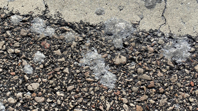 Otobüs durağına saldırı… Durağın camları kırıldı, kimyasal madde bulundu! - Resim : 4