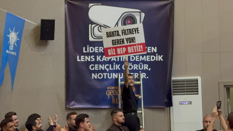 Bantlanan kamera afişi ile kürsüye çıktı! Şahin Talus: Çorba içmiyorum - Resim : 5