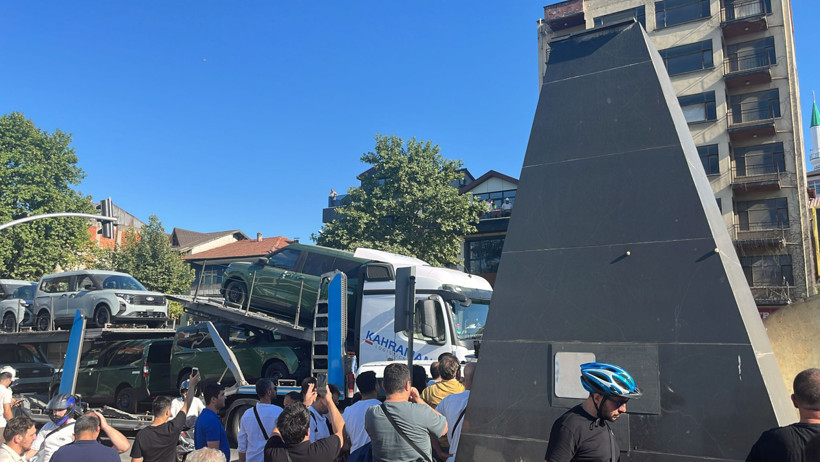 Harb İş Kocaeli’nin örgütlü olduğu Gölcük Tersanesi’nde işçiler yolu kapattı - Resim : 1