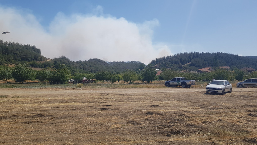 Alevlerin yaklaştığı köyde vatandaş evlerini boşaltıyor! - Resim : 2