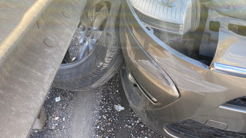 D-100'de korkutan kaza... Savrularak ters döndü! - Resim : 5